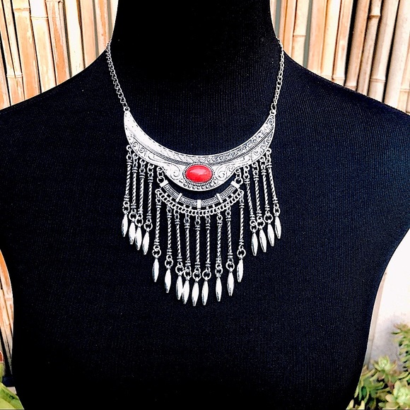 Fashion Jewelry Jewelry - 🛍2/$15or5/$25 
NEW Silver & Stone Collar Necklace